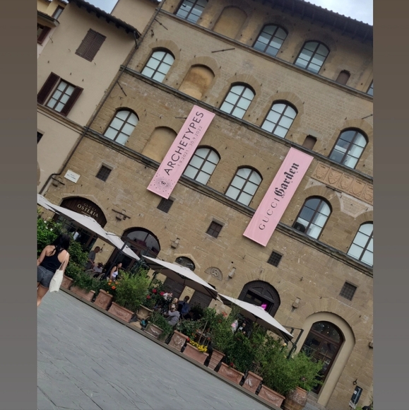 Exclusive Gucci Garden playing cards and bag from Florence Italy - Picture 7 of 8